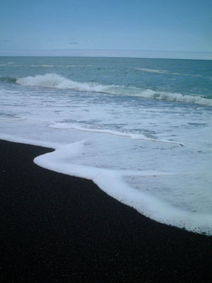 kaikoura_black_beach_new_zealand